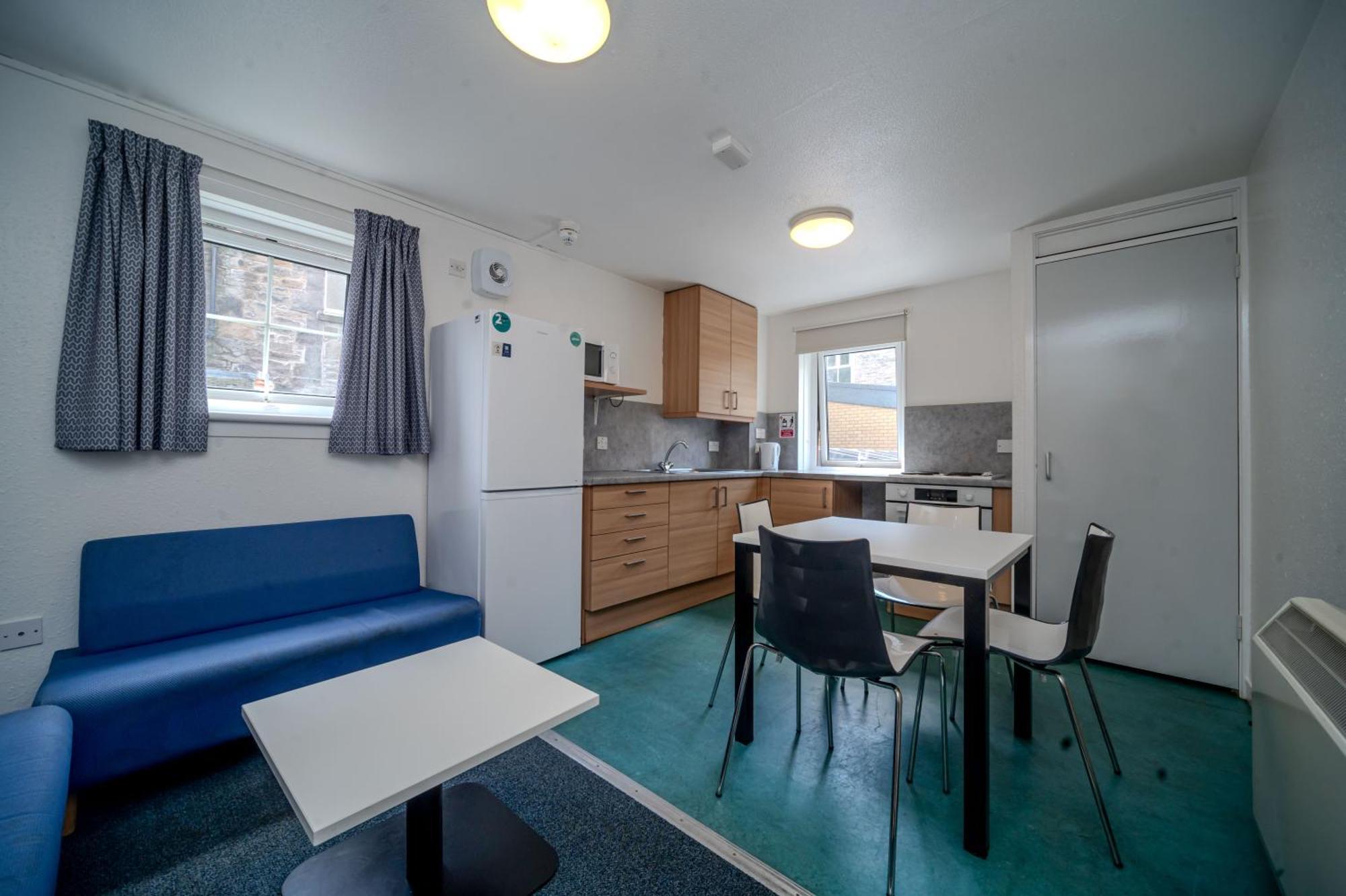 Joivy Budget 4,5 And 6 Bed Private Flats, In Historic Old Town (Adults Only) Edimburgo Esterno foto